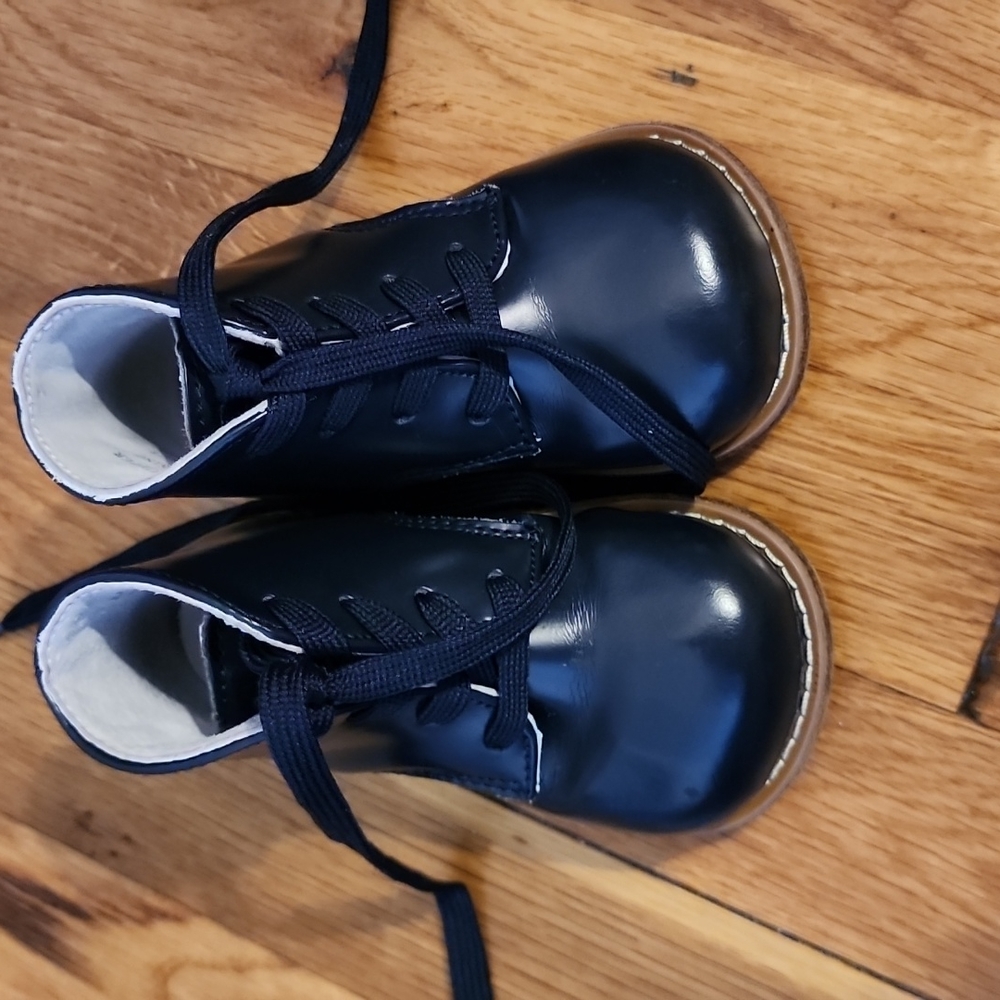 Walking shoes. Unisex for baby